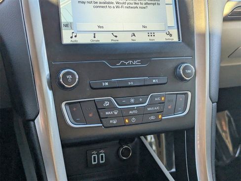 Used 2019 Ford Fusion SEL image 26