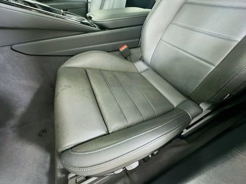 Used 2025 Porsche Panamera RWD image 36