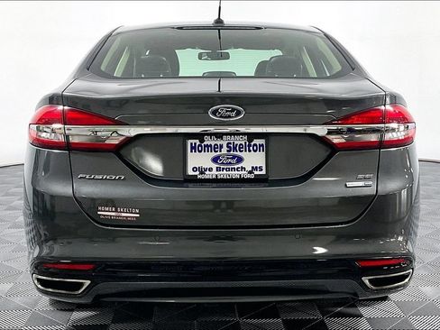 Used 2017 Ford Fusion SE w/ Fusion SE Technology Package AWD/4WD image 4