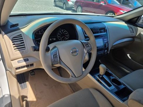 Used 2014 Nissan Altima 2.5 S w/ Sport Value Package FWD image 13