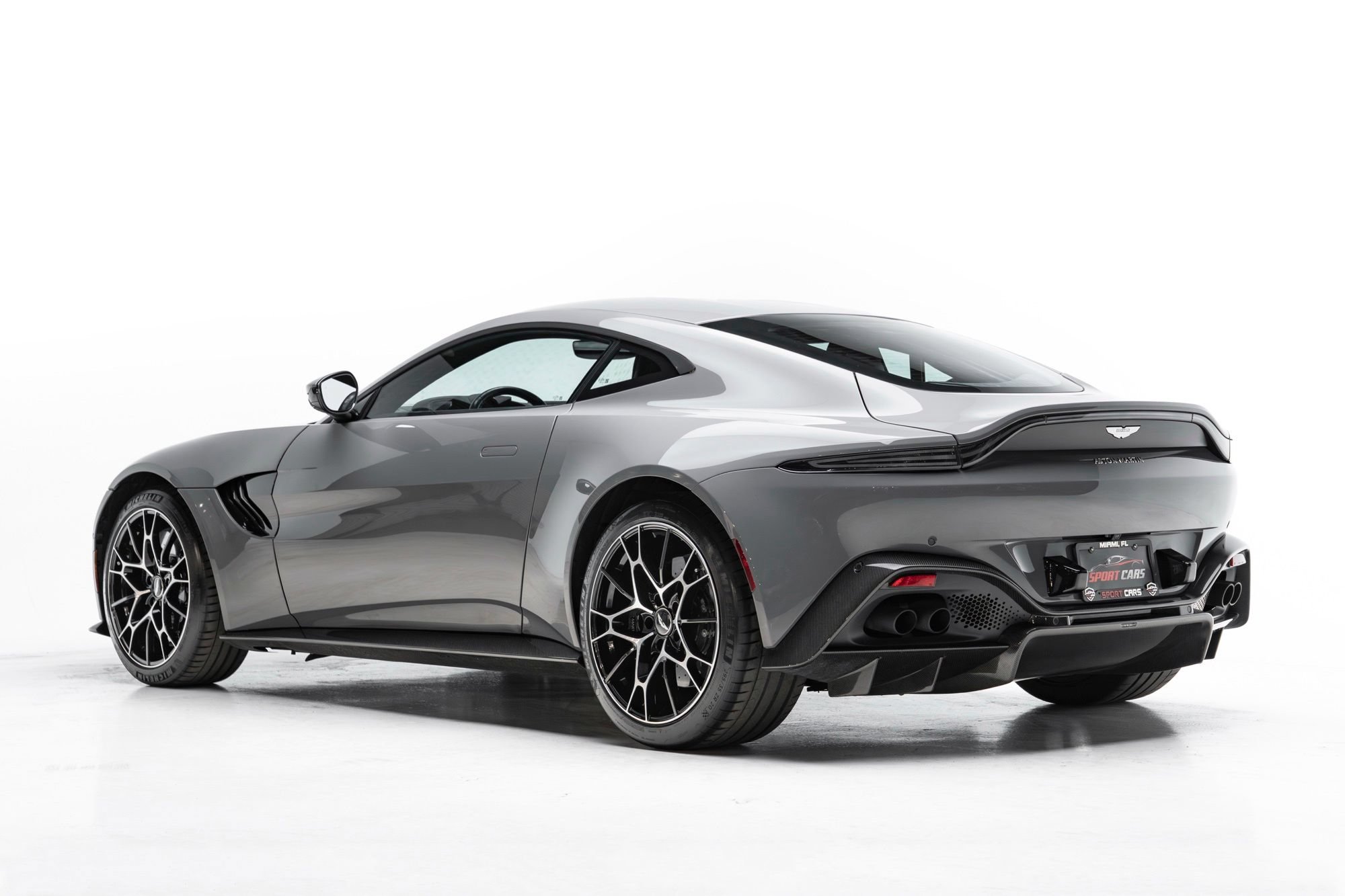 Used 2020 Aston Martin V8 Vantage AMR RWD image 12
