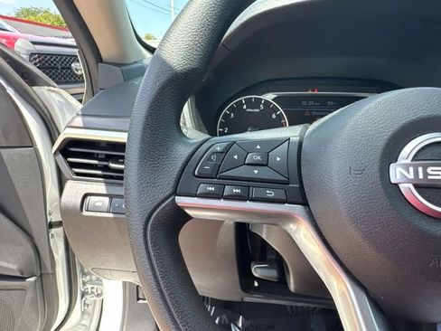 Used 2025 Nissan Altima 2.5 SV FWD image 29