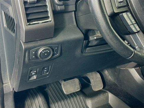 Used 2015 Ford F150 XLT w/ Equipment Group 302A Luxury image 4