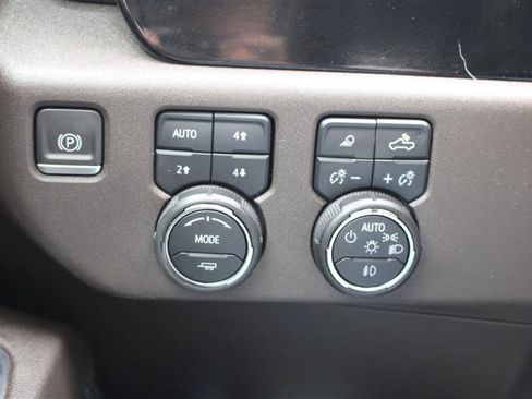 Used 2024 Chevrolet Silverado 1500 LT Trail Boss w/ LT Trail Boss Premium Package AWD/4WD image 15