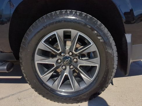 Used 2023 Chevrolet Suburban Z71 w/ Luxury Package image 36