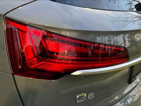 Used 2023 Audi Q5 2.0T Premium w/ Convenience Package image 28