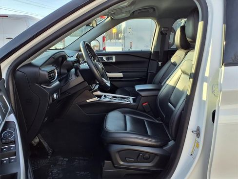 Certified 2023 Ford Explorer XLT w/ Equipment Group 202A image 15