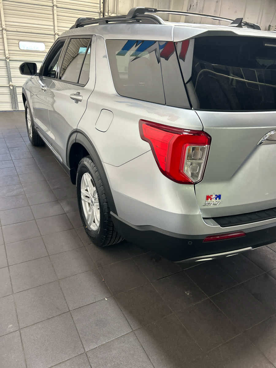 Used 2022 Ford Explorer XLT w/ Equipment Group 202A AWD/4WD image 8
