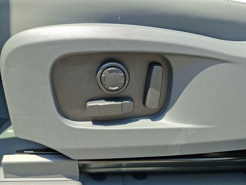 Used 2025 Land Rover Defender 110 S image 4