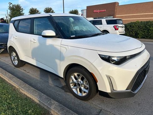 Used 2024 Kia Soul LX w/ Option Group 015 FWD image 2