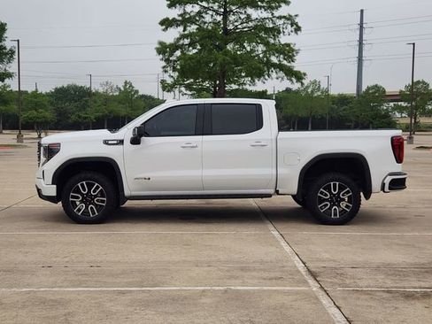 Used 2023 GMC Sierra 1500 AT4 w/ AT4 Preferred Package AWD/4WD image 4