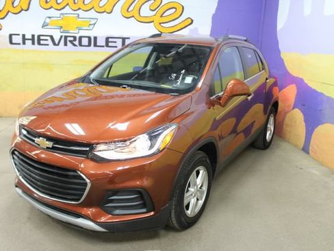 Used 2019 Chevrolet Trax LT w/ LT Convenience Package FWD image 4