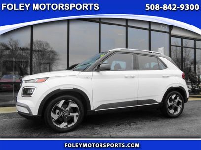 Used 2023 Hyundai Venue Limited w/ Cargo Package