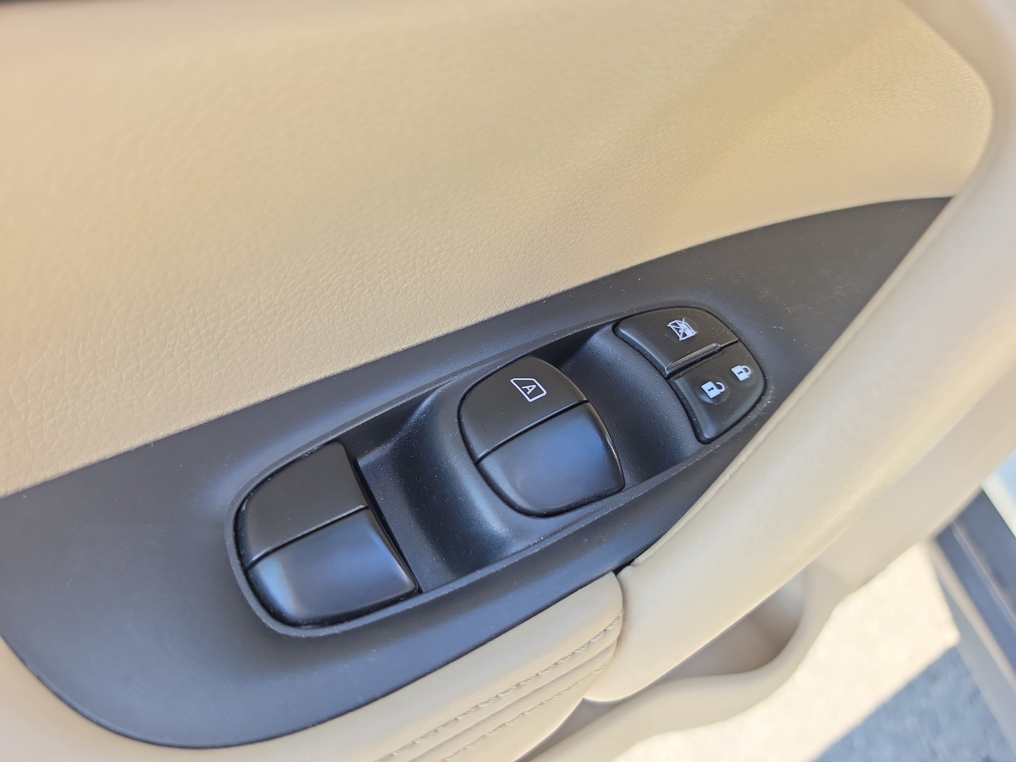 Used 2019 Nissan Rogue SL AWD/4WD image 17