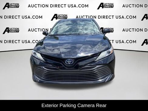 Used 2020 Toyota Camry XLE w/ Sunroof Package FWD image 2