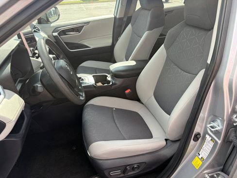 Used 2024 Toyota RAV4 XLE w/ Convenience Package AWD/4WD image 11