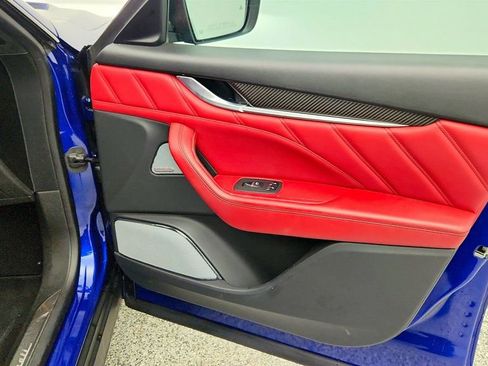 Used 2022 Maserati Levante Trofeo image 28