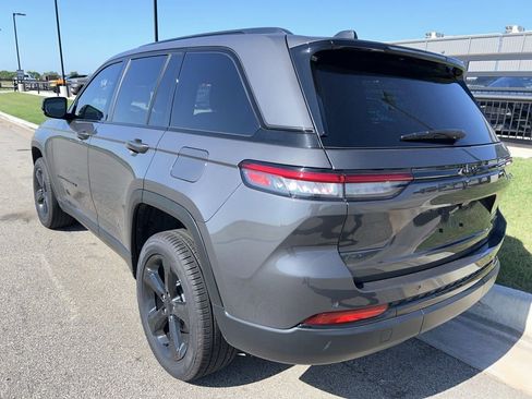 Used 2025 Jeep Grand Cherokee Limited w/ Black Appearance Package RWD image 5