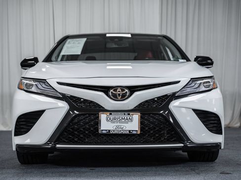 Used 2019 Toyota Camry XSE w/ Navigation Package FWD image 2