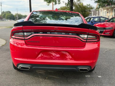 Used 2022 Dodge Charger SXT w/ Plus Group RWD image 5