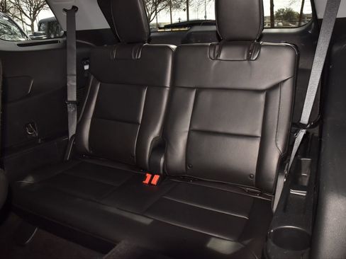 Used 2023 Ford Explorer Limited w/ Limited Technology Package image 9