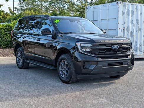 Used 2025 Ford Expedition Active image 2
