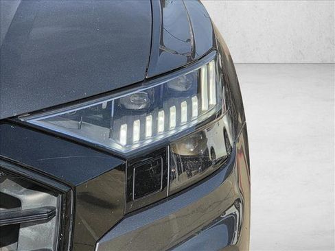 Used 2019 Audi Q8 Prestige image 9