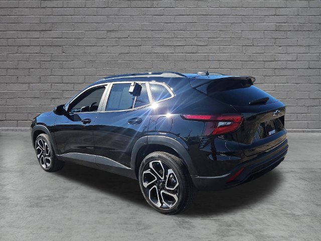 Used 2025 Chevrolet Trax RS w/ Sunroof Package FWD image 3