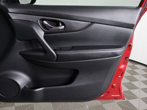 Used 2017 Nissan Rogue S image 17