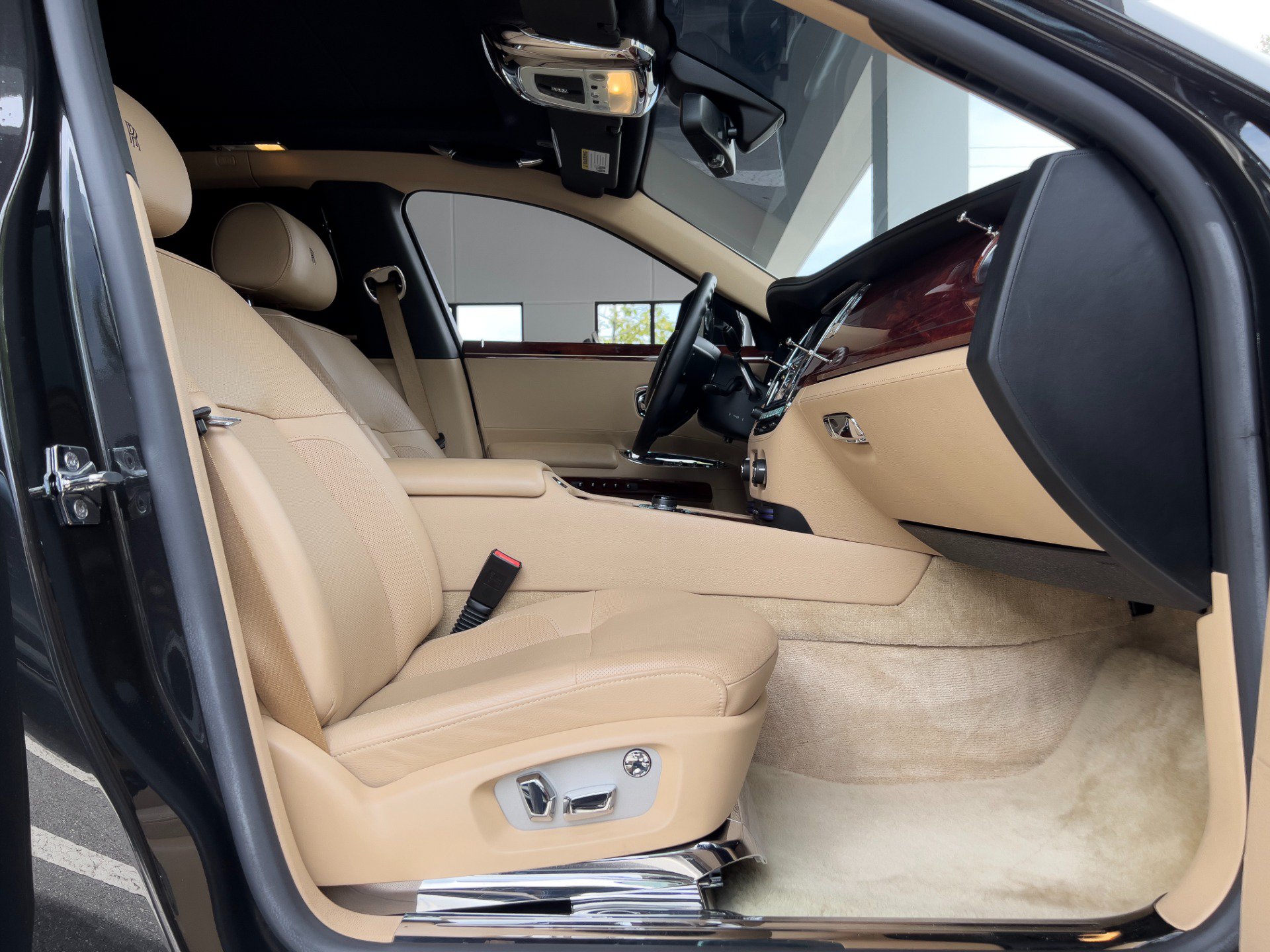 Used 2013 Rolls-Royce Ghost RWD image 28