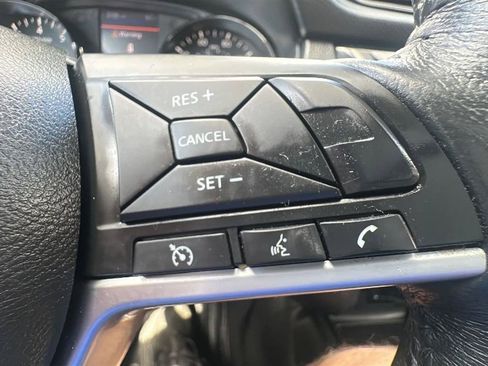 Used 2018 Nissan Rogue SV FWD image 41