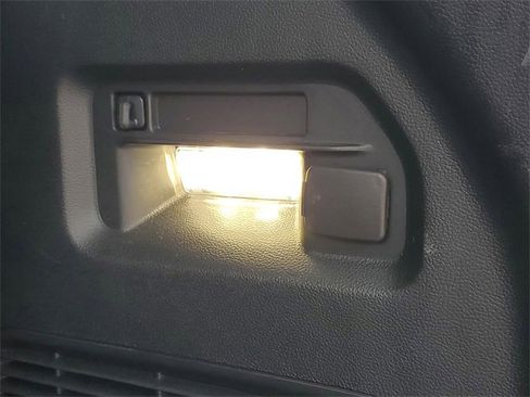 Used 2025 Ford Explorer Active w/ Active Comfort Package image 9