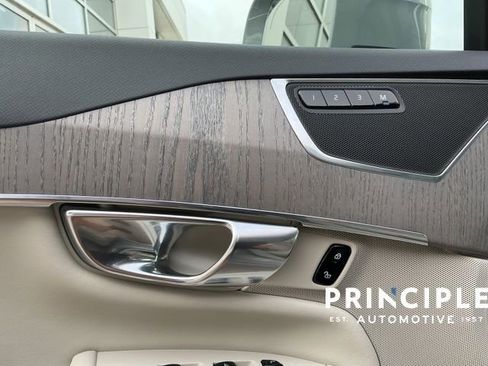 Certified 2025 Volvo XC90 T8 Plus w/ Protection Package AWD/4WD image 25