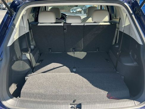 Certified 2022 Volkswagen Tiguan SE image 6