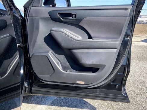 Certified 2024 Toyota Highlander LE image 22