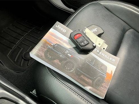 Used 2021 Jeep Wrangler Unlimited Sahara image 10