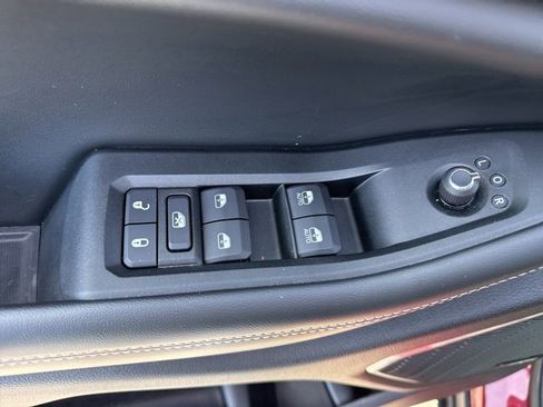 Used 2024 Jeep Grand Cherokee L Limited w/ Black Appearance Package image 23