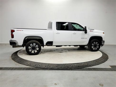 Used 2021 Chevrolet Silverado 2500 LT w/ Z71 Off-Road Package image 8