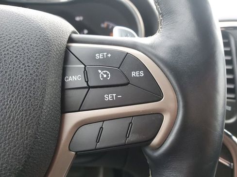 Used 2017 Jeep Grand Cherokee Limited image 17