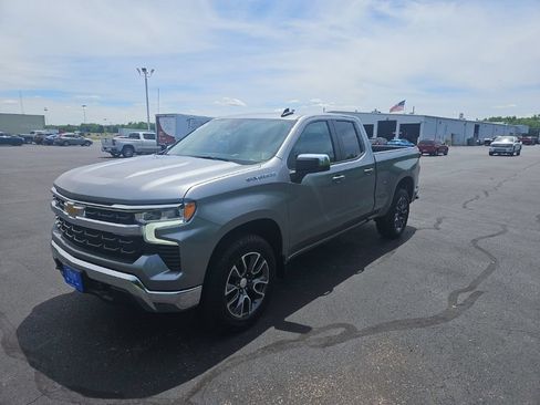 Used 2023 Chevrolet Silverado 1500 LT AWD/4WD image 3