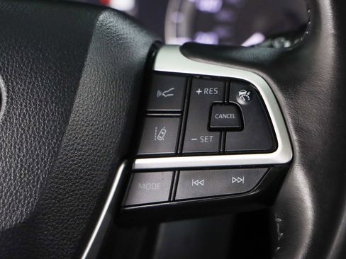 Used 2024 Toyota Highlander XLE image 15