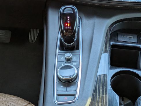 Used 2021 Cadillac Escalade Premium Luxury RWD image 20