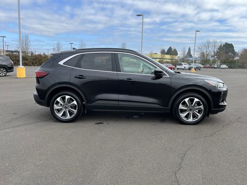 Used 2024 Ford Escape Platinum image 5