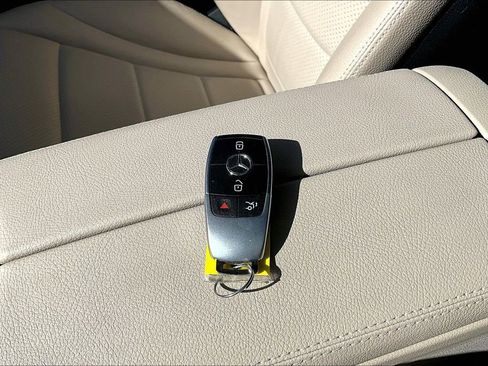 Used 2019 Mercedes-Benz C 300 Sedan image 11