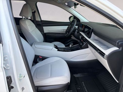 Used 2025 Hyundai Tucson SE image 15