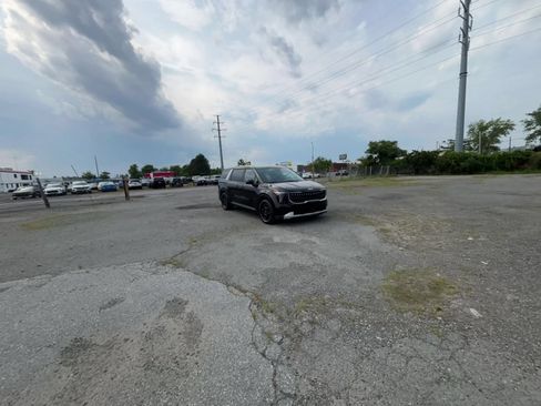 Used 2026 Kia Carnival FWD image 12