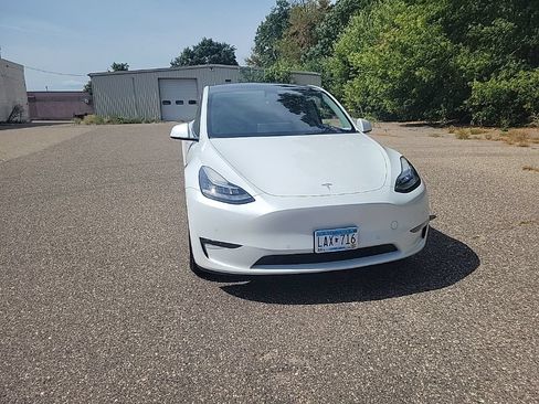Used 2022 Tesla Model Y Long Range AWD/4WD image 4