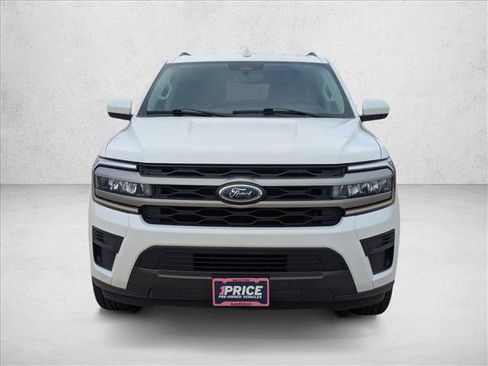 Used 2024 Ford Expedition Max XLT image 2