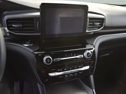 Used 2023 Ford Explorer ST-Line image 13