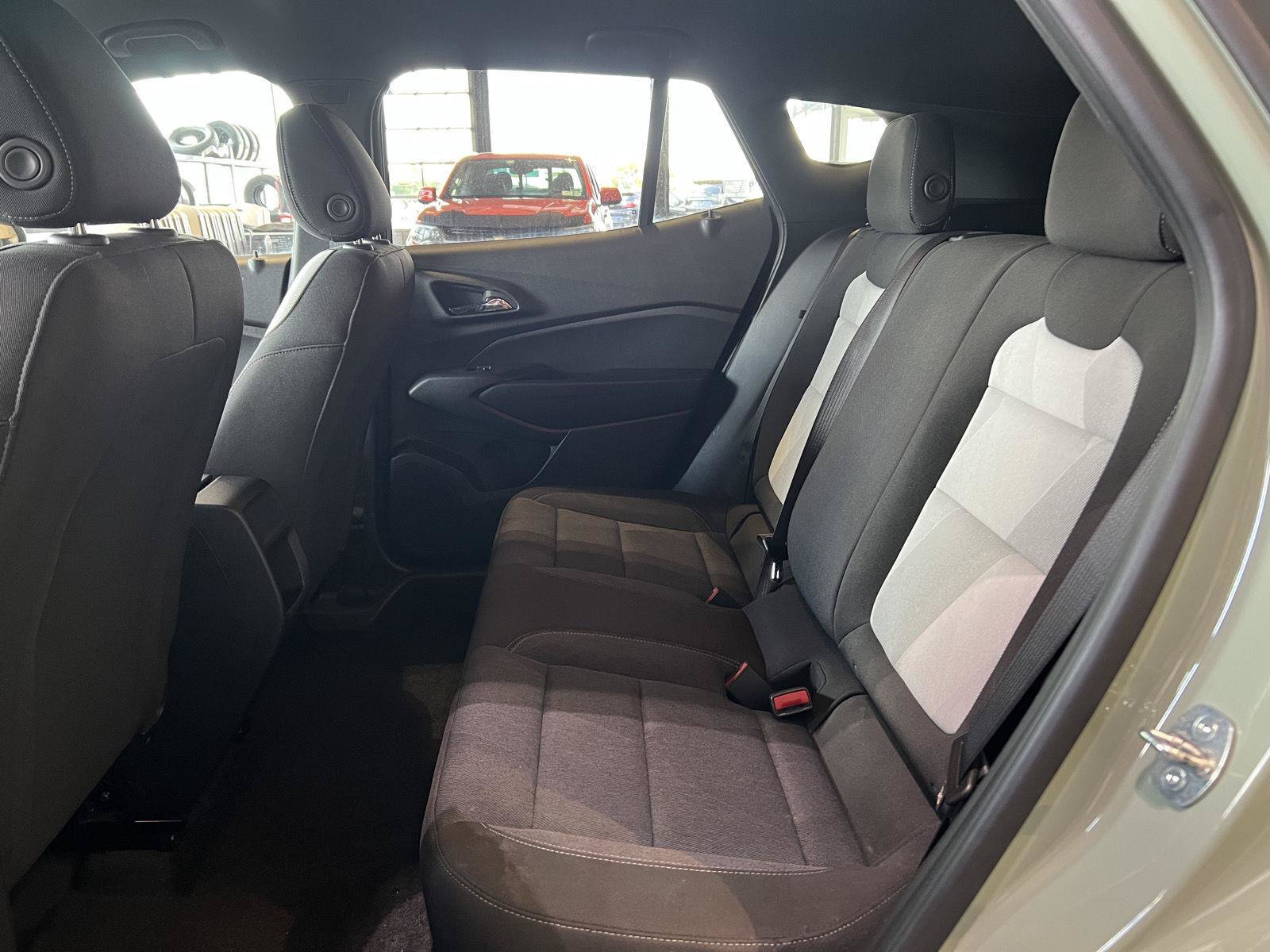 Used 2024 Chevrolet Trax RS FWD image 31